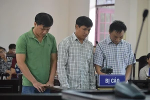 Đang xử trung úy công an gọi người đến chém chết người