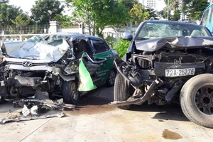 2 ô tô tông nhau trên QL 55 làm 8 người thương vong