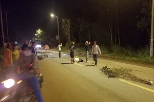 2 xe máy tông nhau, nạn nhân văng xa 50 m