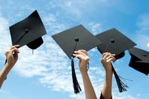 Bà Rịa-Vũng Tàu: Kiện 5 người đi học nước ngoài bằng ngân sách