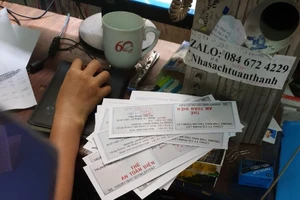 Thấy tiệm phôtô làm giả giấy chứng nhận liền báo cho công ty