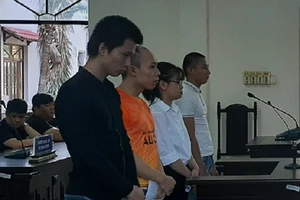 Đang xử 4 nhân viên Alibaba đập phá xe đoàn cưỡng chế