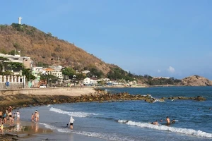 Bà Rịa-Vũng Tàu: Người dân được đi bộ, không được tắm biển