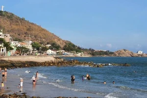  Bà Rịa-Vũng Tàu: Được tắm biển từ 7-5, phải cách nhau 1 m