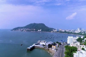 5.000 người chạy bộ, leo núi trải nghiệm vẻ đẹp của Vũng Tàu