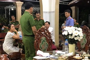 Bà Rịa- Vũng Tàu bắt chủ biệt thự dát vàng ở QL51