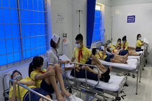Vũng Tàu: 40 HS tiểu học nhập viện nghi ngộ độc thực phẩm