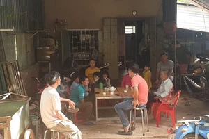 Đánh nữ sinh lớp 6 ngất rồi kéo 60m vứt xuống hố? 