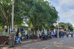 2 mẹ con giáo viên tiểu học tử vong tại nhà với vết cắt trên cổ