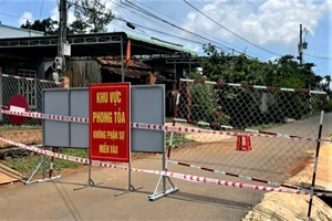 Nhóm thanh niên thuê nhà nghỉ chơi ma túy, 2 người dương tính COVID-19