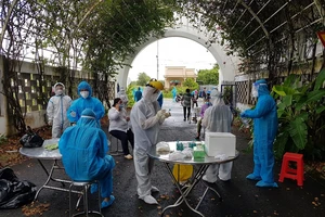 Đề xuất đình chỉ trạm trưởng và trạm phó y tế xã vi phạm phòng, chống dịch 