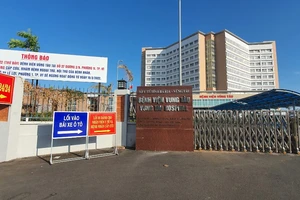 Nhà vệ sinh khoa Sản BV Vũng Tàu theo thiết kế thì... không có cửa