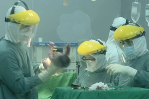 Bà Rịa-Vũng Tàu tạm ứng 73 tỷ cho các cơ sở y tế do thâm hụt thu vì dịch bệnh COVID-19