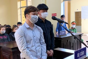 Đi giải quyết chuyện ghen tuông giùm bạn, 2 thanh niên lãnh án