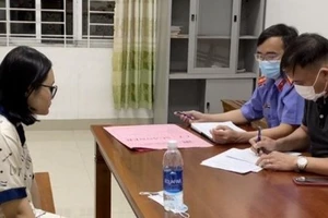 Con gái đầu độc cha bằng xyanua rồi đốt nhà phi tang bị truy tố 3 tội