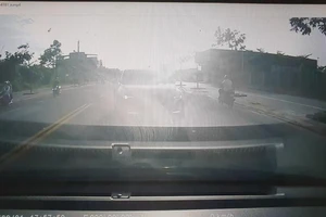 CSGT Bà Rịa phạt tài xế đi sai làn đường từ clip do dân cung cấp