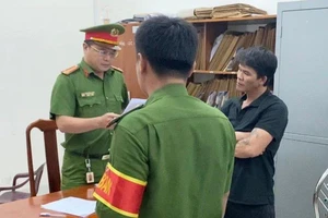 Bắt kẻ chủ mưu vụ dỡ cửa sắt nhà dân mang đi bán