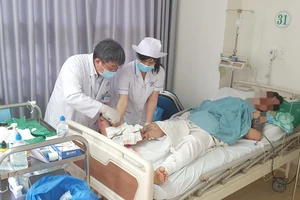 Nối bàn chân gần đứt lìa cho bệnh nhân bị tai nạn giao thông