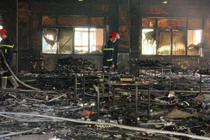 500 khách dự tiệc cưới bỏ chạy vì dàn nhạc bốc cháy