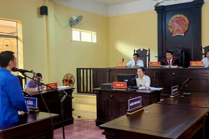 'Nổ' thân với công an để nhận tiền 'chạy án'