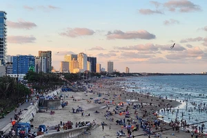 Biển Vũng Tàu ngày đầu kỳ nghỉ lễ chưa quá đông