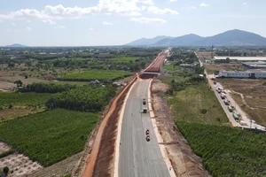 Bà Rịa- Vũng Tàu phấn đấu đắp nền đường, cống thoát nước cao tốc xong trước mùa mưa