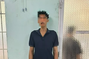 Bắt giữ nghi can giả cảnh sát hình sự giở trò đồi bại với phụ nữ 