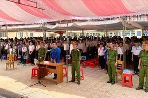 Bà Rịa- Vũng Tàu: Hơn 700 học sinh, giáo viên theo dõi xử lưu động 2 vụ án hình sự