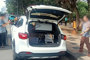 1 người nước ngoài chạy ô tô chở thiết bị phát tán tin nhắn rác ở Vũng Tàu