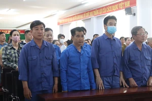 Xét xử 56 bị cáo vụ án đưa hối lộ cho thanh tra giao thông để 'mua đường'