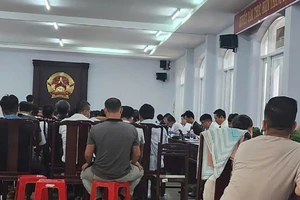 Tạm dừng phiên tòa xét xử các cựu thanh tra giao thông vì 1 bị cáo nói bị tâm thần