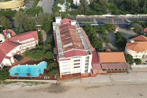 Vũng Tàu cưỡng chế, di dời tài sản của 2 doanh nghiệp tại Bãi Sau