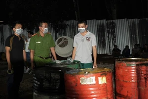 Bà Rịa- Vũng Tàu: Công an kiểm tra cơ sở tái chế nhớt thải quy mô lớn trong lô cao su