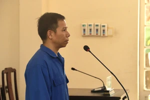 Lãnh 15 năm tù vì chém công an phường