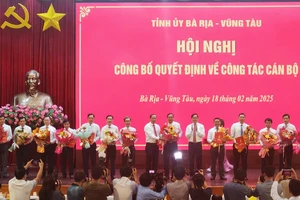 Bà Rịa - Vũng Tàu công bố nhiều quyết định về công tác cán bộ