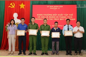 Khen thưởng tập thể, cá nhân truy bắt kẻ cướp ngân hàng ở Vũng Tàu