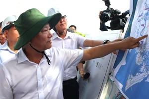 Chủ tịch HĐND TP.HCM Võ Văn Minh khảo sát các dự án giao thông kết nối trọng điểm