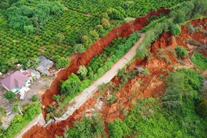 Gia Lai: Đường vào trạm biến áp 500kV của thủy điện Ia Ly bị sạt lở nghiêm trọng, kéo dài hơn 300m