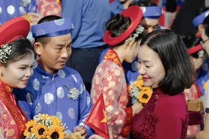 Xúc động lễ cưới tập thể của 50 cặp đôi công nhân ở TP.HCM