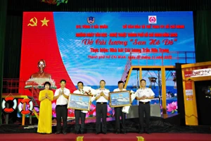 Nhà hát Trần Hữu Trang diễn vở 'San hô đỏ' về chiến sĩ Nhà giàn DK1 tại Vùng 2 Hải quân