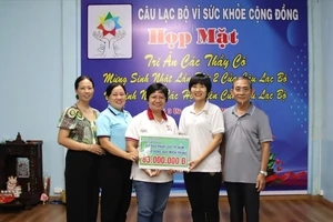 Tổ chức gian hàng ẩm thực gây quỹ 'Nghĩa tình miền Trung'