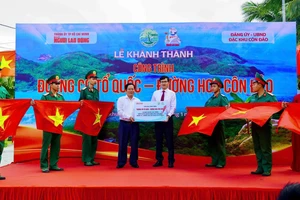 Khánh thành 'Đường cờ Tổ quốc - Đường hoa Côn Đảo' 