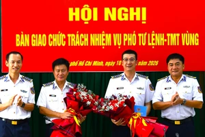 Bàn giao chức trách Phó Tư lệnh kiêm Tham mưu trưởng Vùng Cảnh sát biển 3