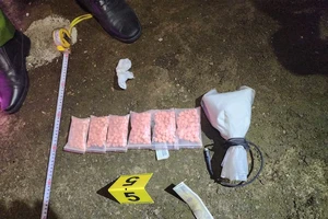 Từ tạm giữ tài xế xe dịch vụ, công an TP Bà Rịa khám xét, thu giữ hơn nửa kg ma túy