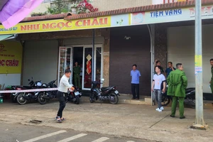 Kẻ cướp dùng búa đập tủ kính ở Di Linh, lấy đi khoảng 30 cây vàng