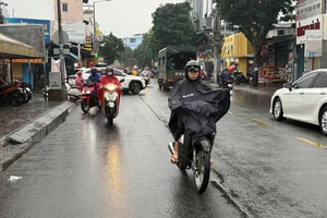 Trận mưa trái mùa 'lịch sử' chưa từng xảy ra ở TP.HCM