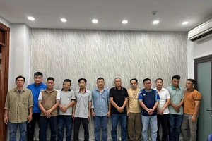 Tổ bảo vệ 12 người ở KCNC bảo kê cho xe chạy giờ cấm bị bắt giam