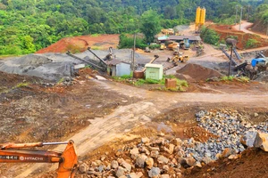 Chỉ đạo làm rõ 2 doanh nghiệp khai thác mỏ đá hết hạn 