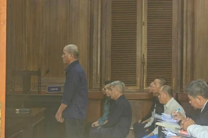 Bị cáo chủ mưu đường dây sản xuất, buôn bán thuốc giả bị đề nghị đến 20 năm tù