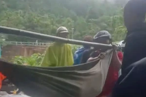 Sạt lở đất đè 5 người bị thương, 2 người nguy kịch